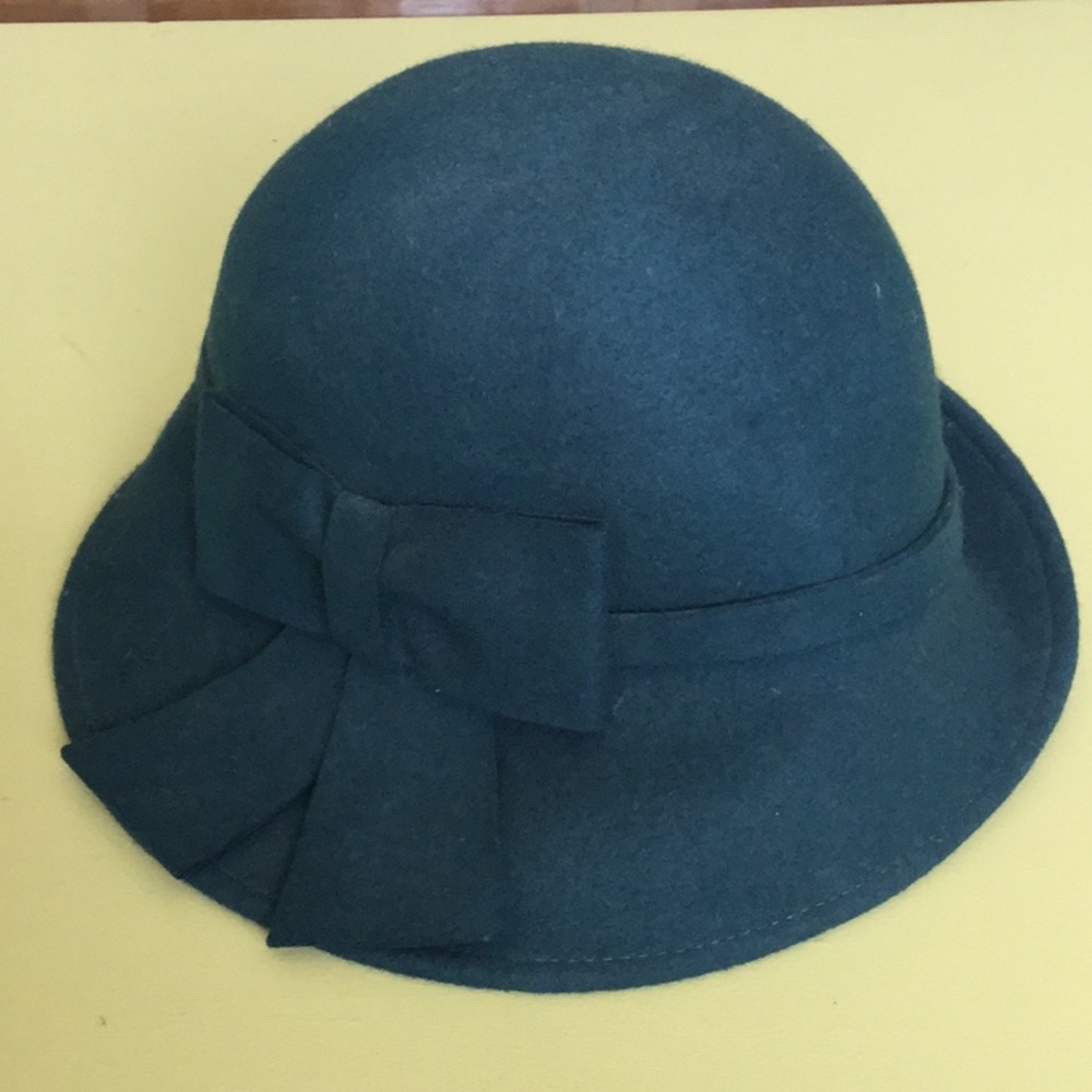 Adorable 100% Wool Halogen Hat